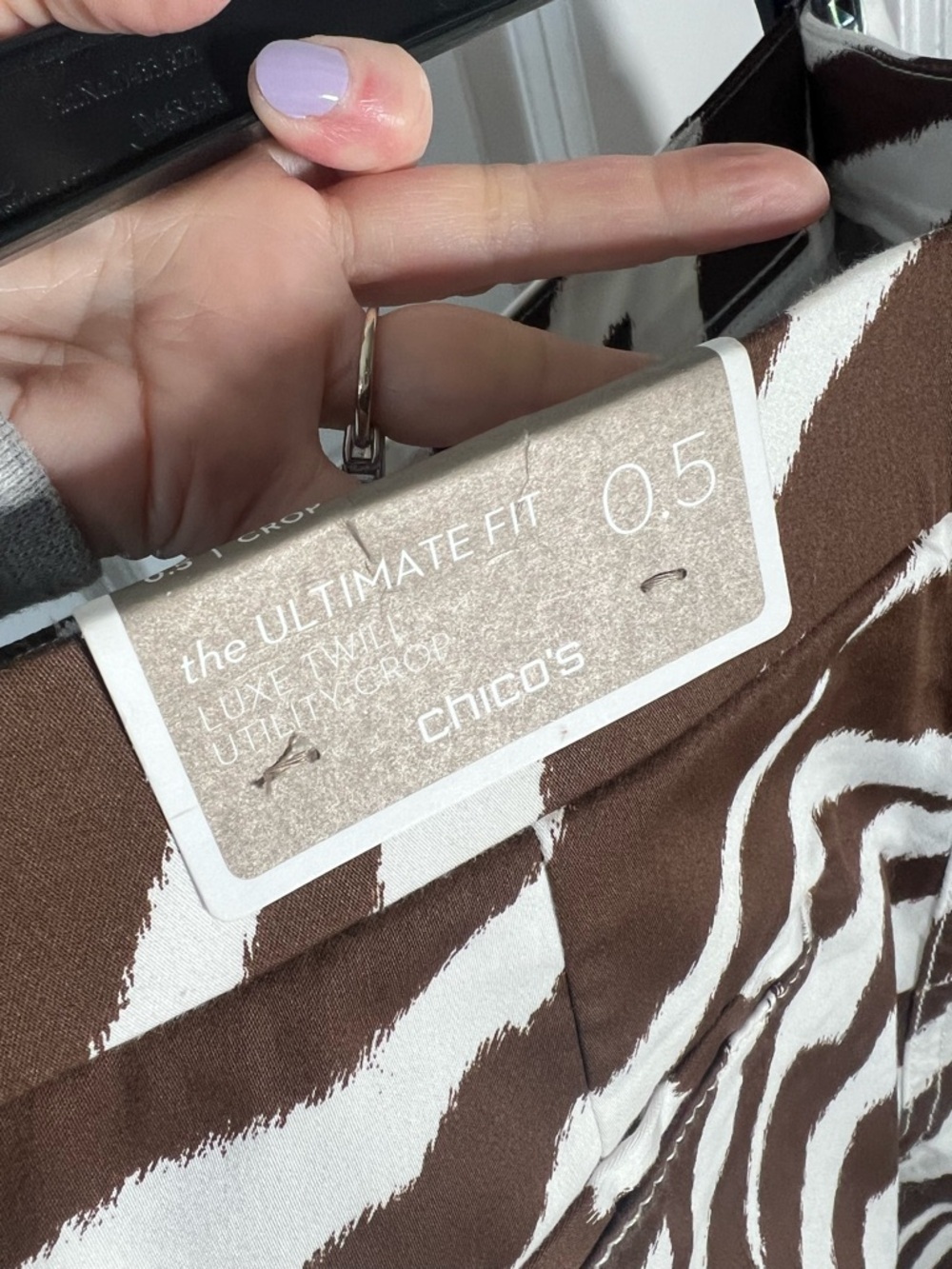 Chico's Brown and White Zebra utility cargo cropped Pants size 0.5 = 6 - Picture 4 of 11